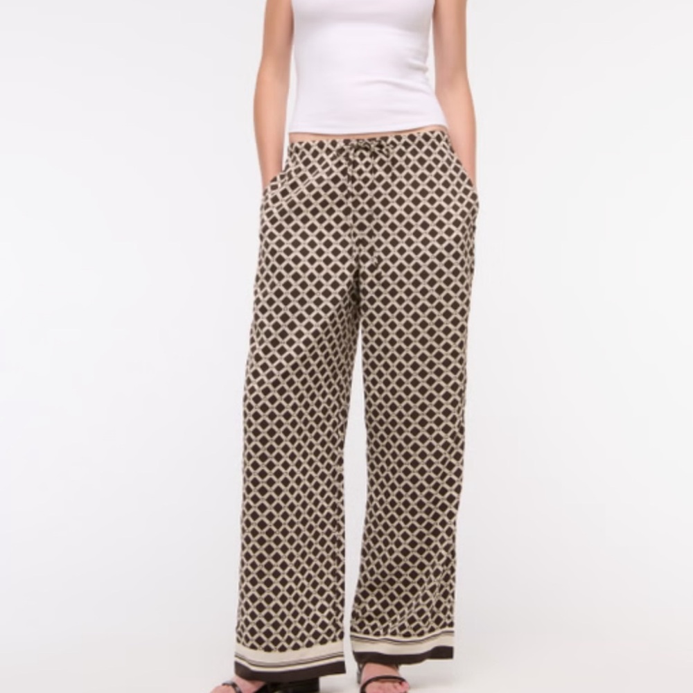 Wide-Leg Geo Print Pants in Black & Cream